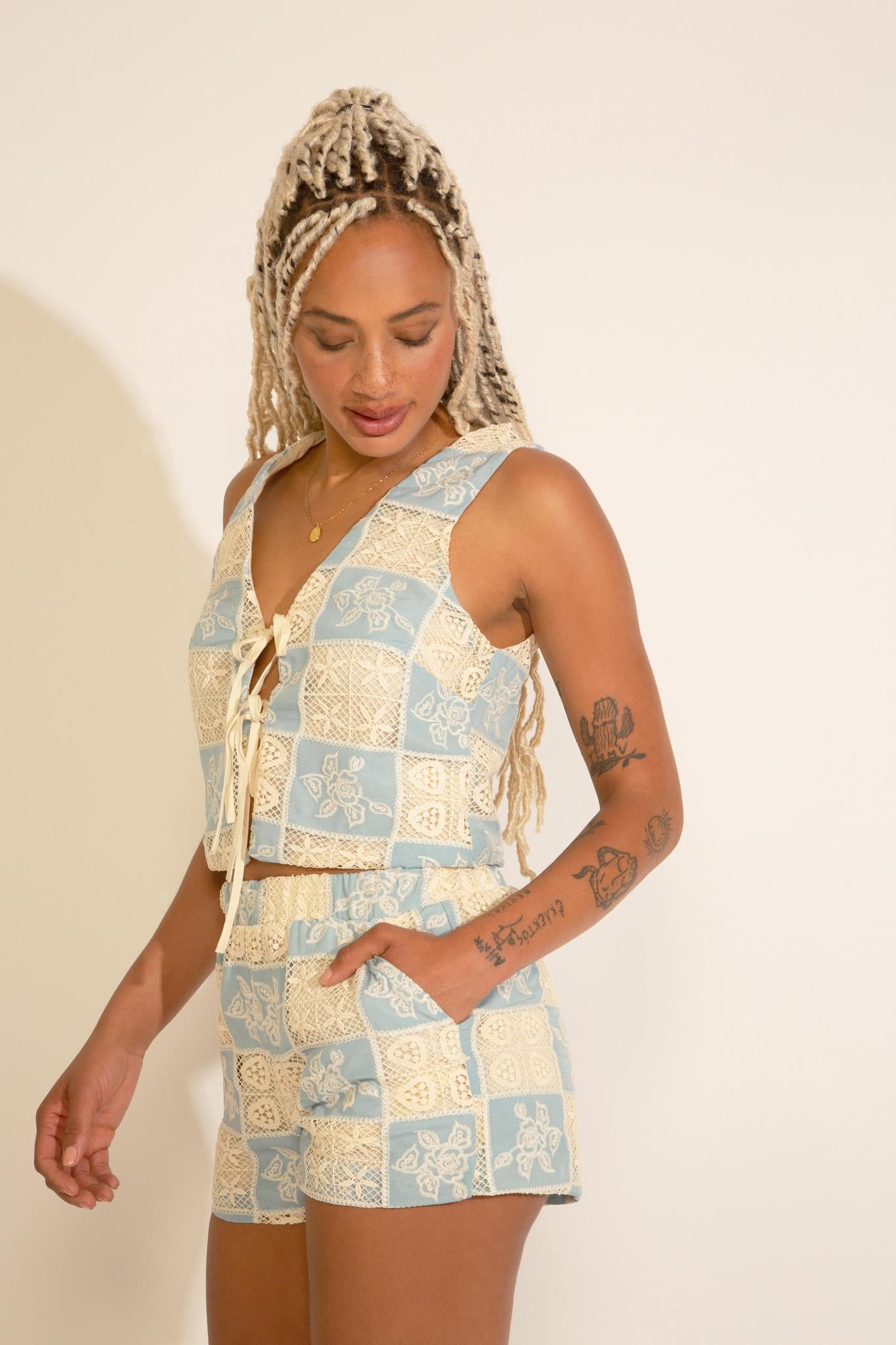 CROCHET LOOK SQUARE PATTERN PULL ON SHORT