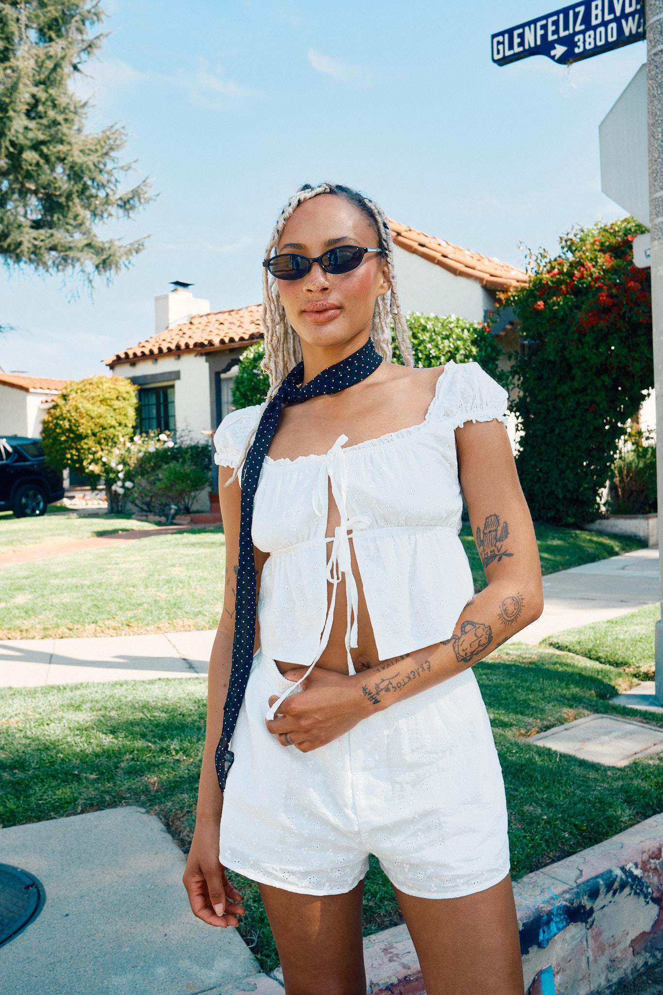 HIGH WAISTED ELASTIC BAND EYELET SHORTS