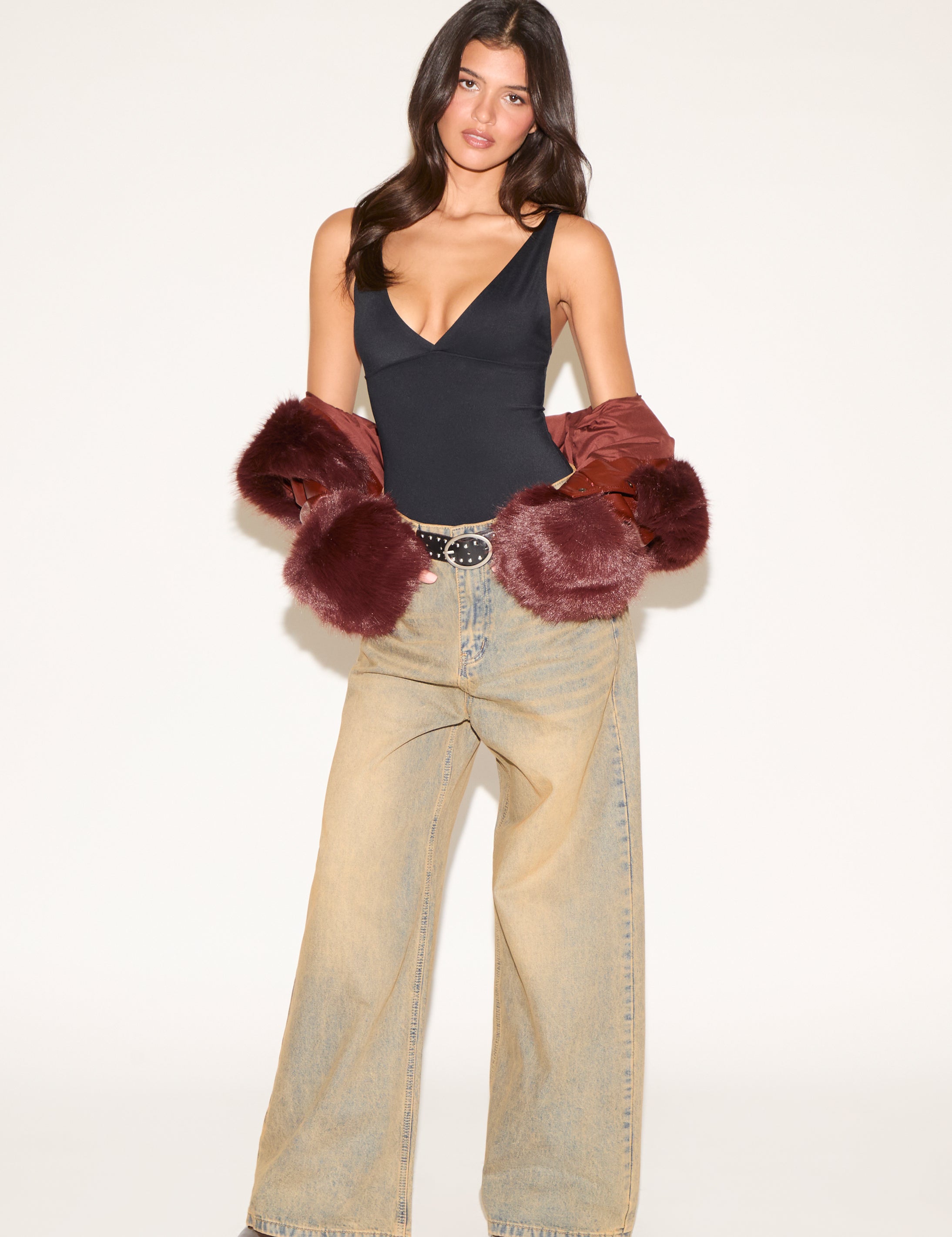 CUP DETAIL PLUNGING V NECK BODYSUIT