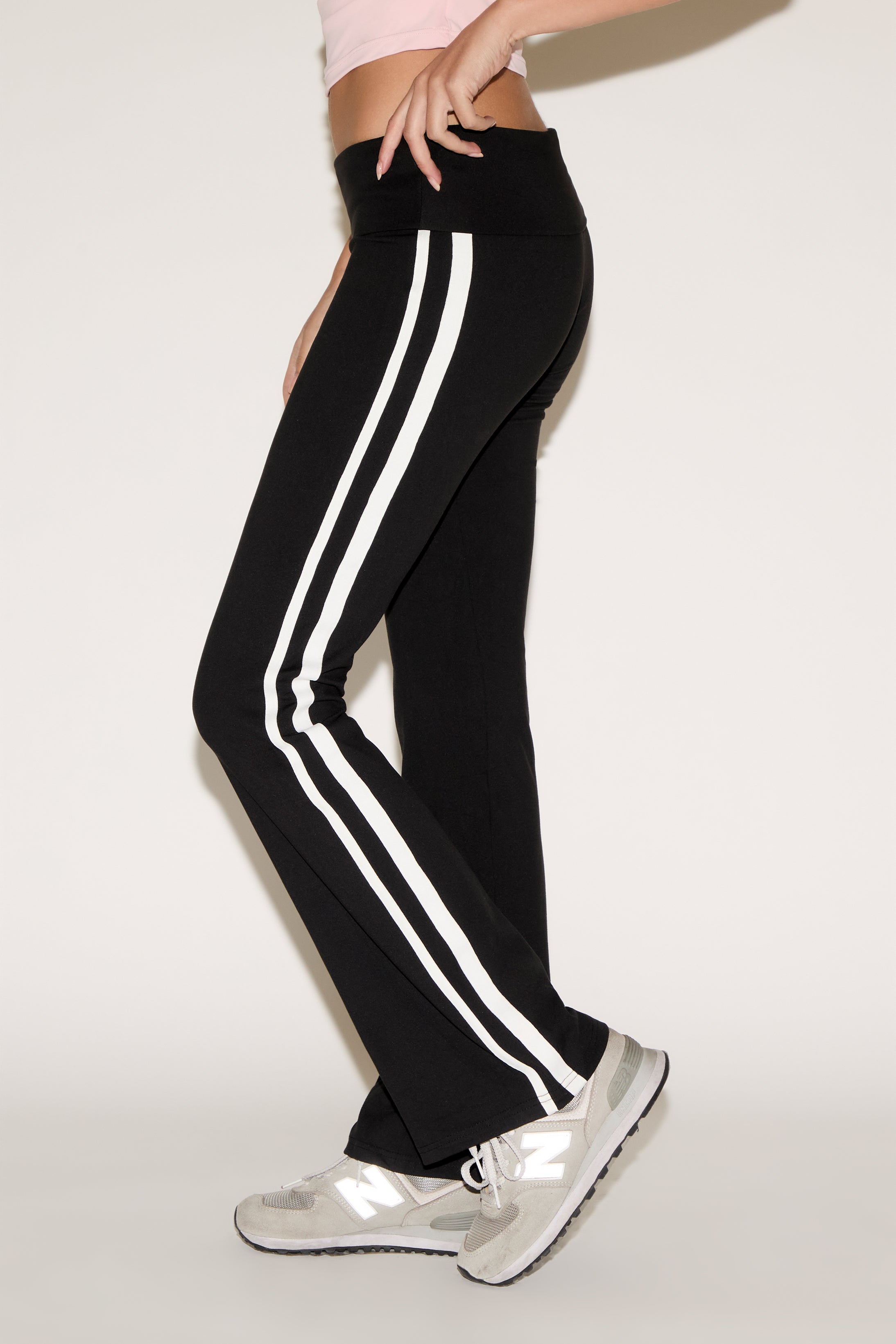 WIDE WAISTBAND SIDE STRIPES FLARE LEGGING