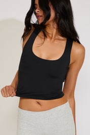 SCOOP NECK SEAMLESS SLEEVELESS TOP