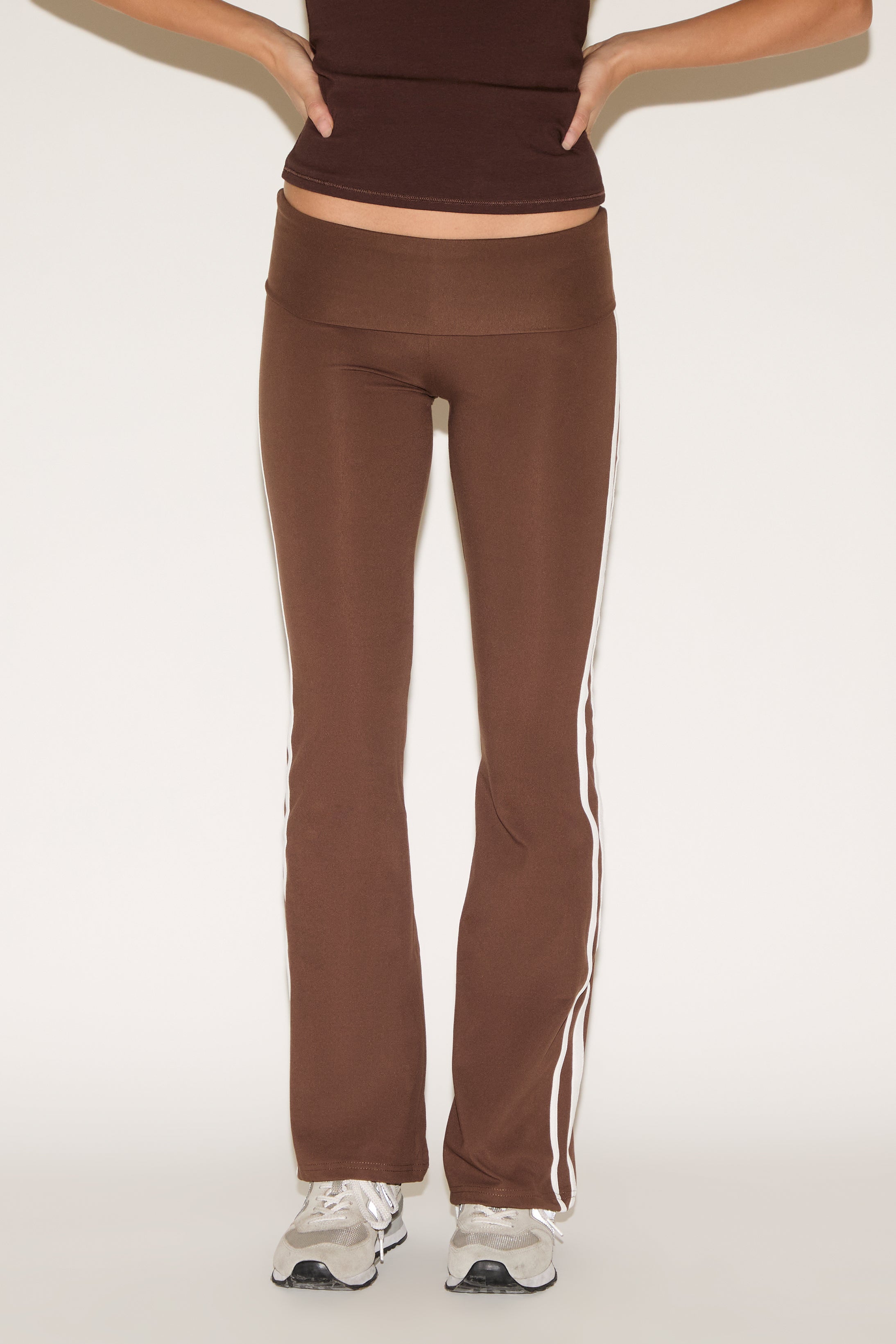 WIDE WAISTBAND SIDE STRIPES FLARE LEGGING
