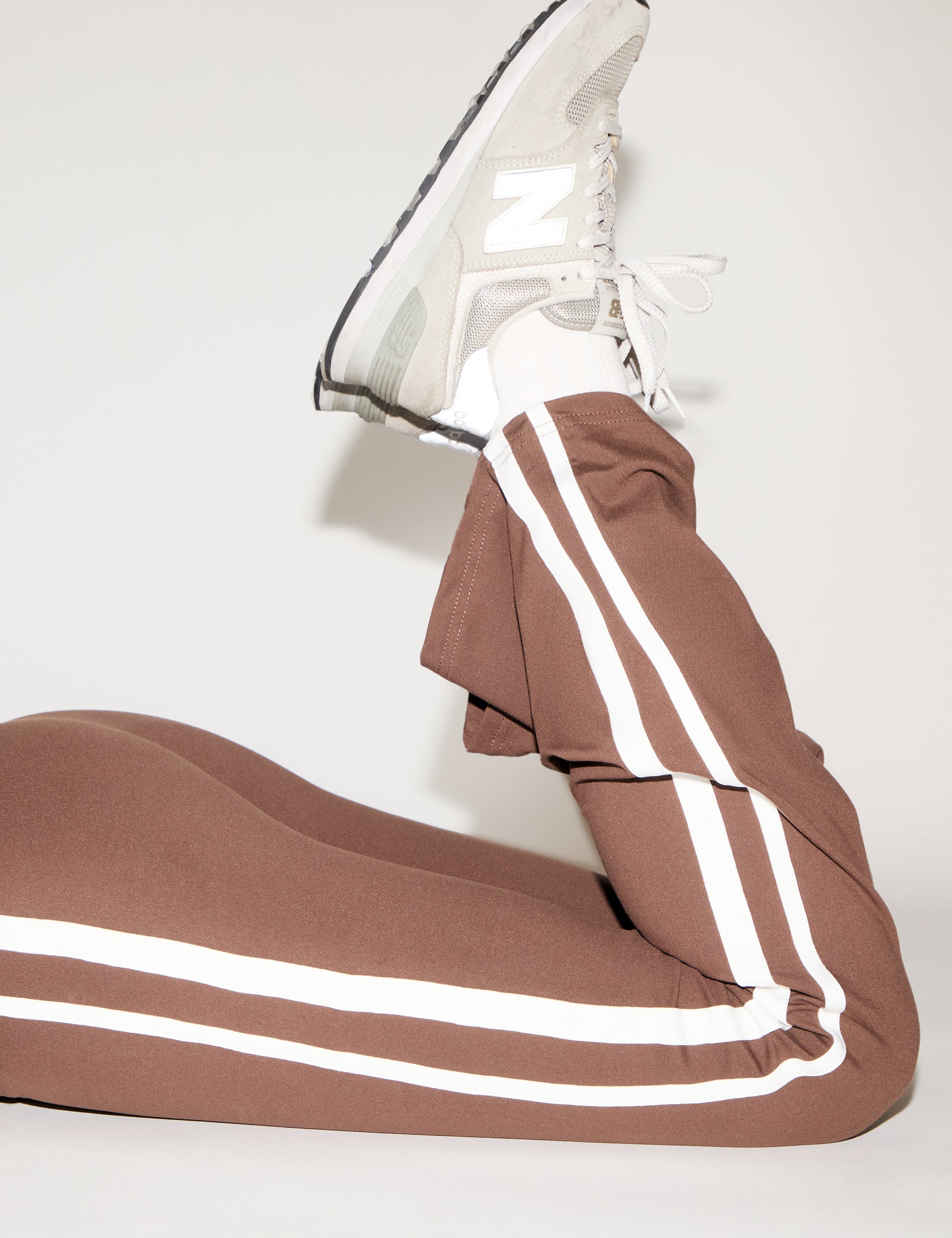 WIDE WAISTBAND SIDE STRIPES FLARE LEGGING