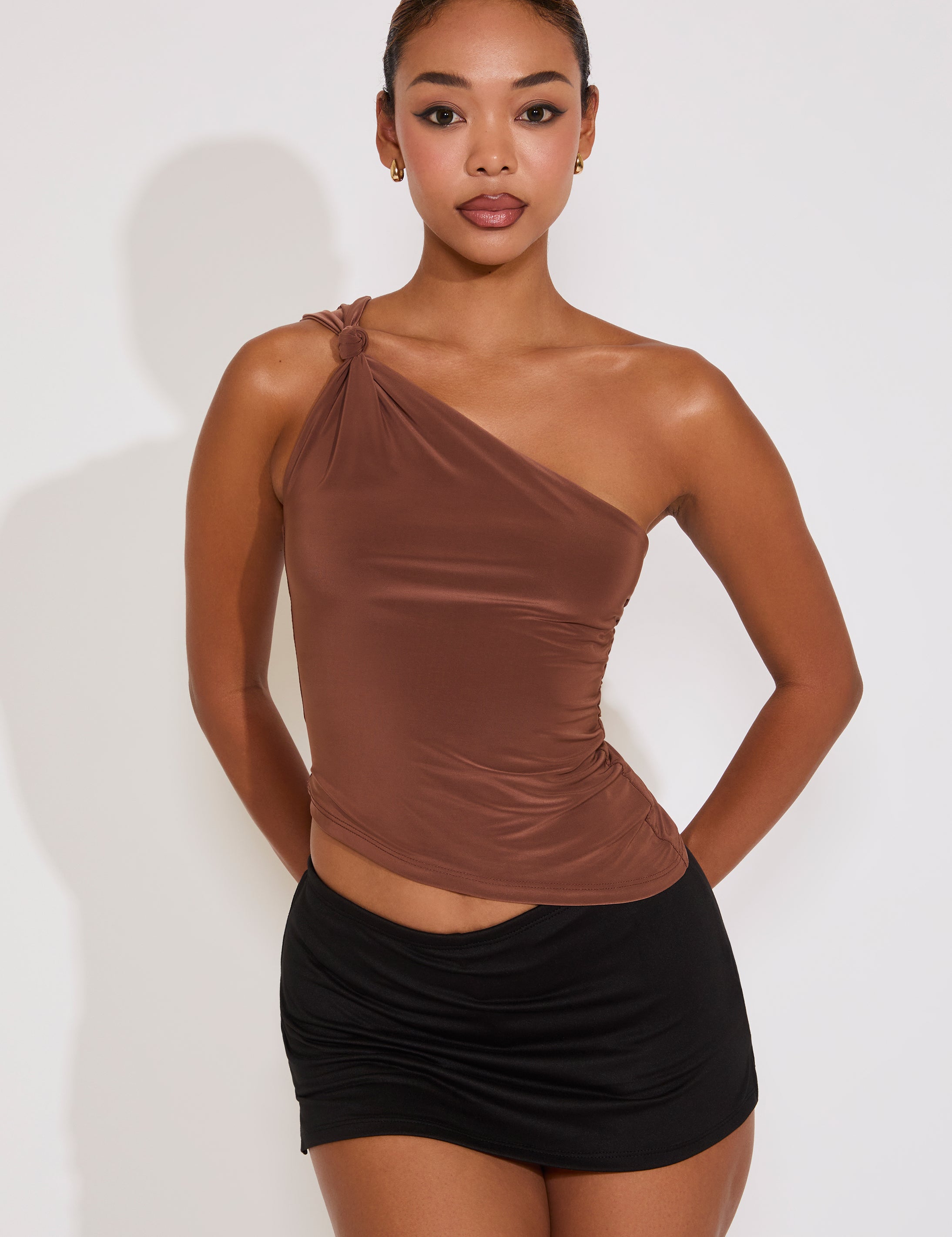 ONE SHOULDER KNOTTED ASYMMETRICAL TOP