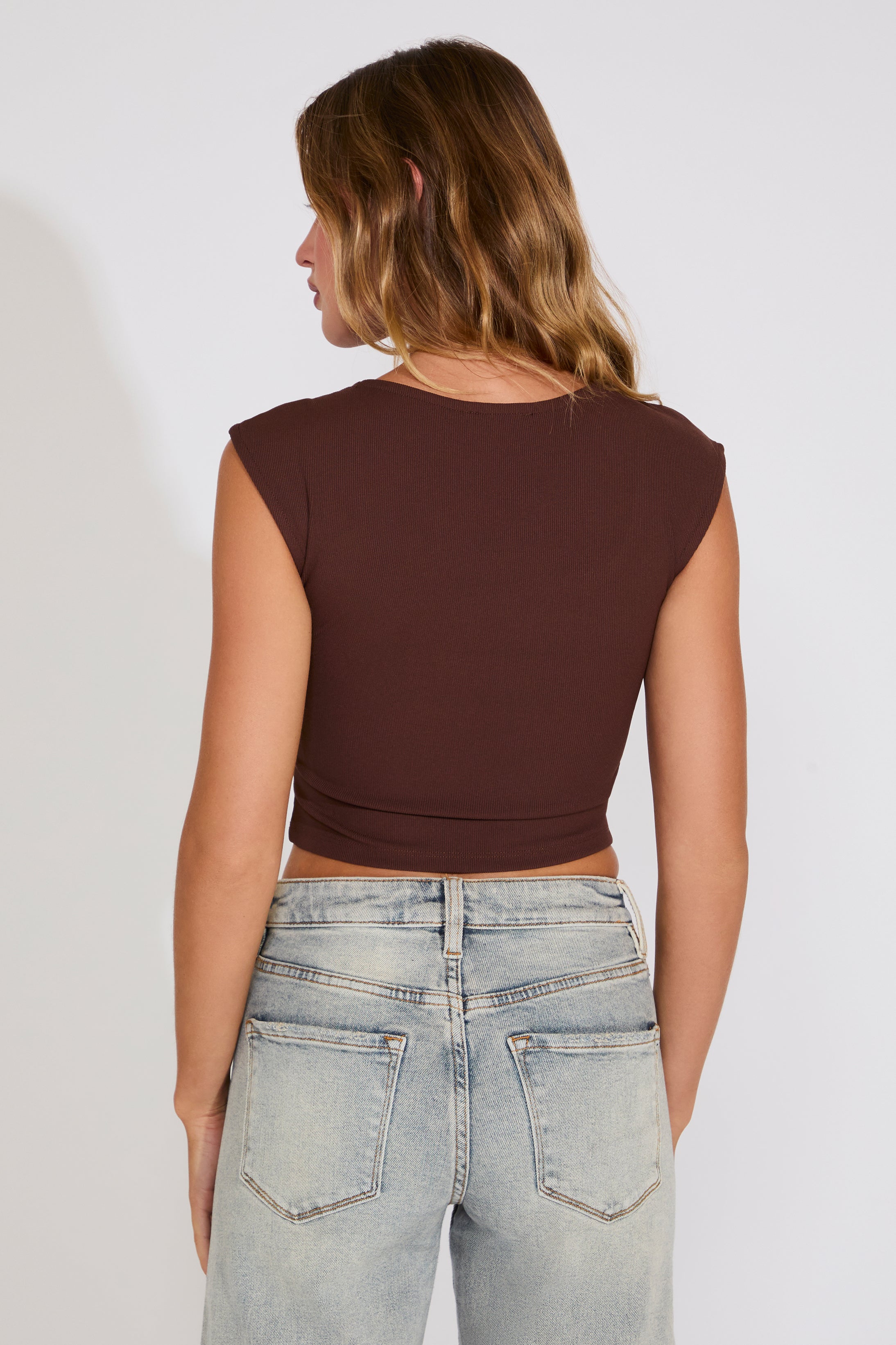 SCOOP NECK SLEEVELESS KNIT CROP TOP