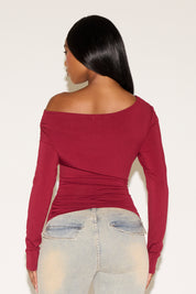 ASYMMETRIC OFF SHOULDER BODYCON LONG SLEEVE TOP