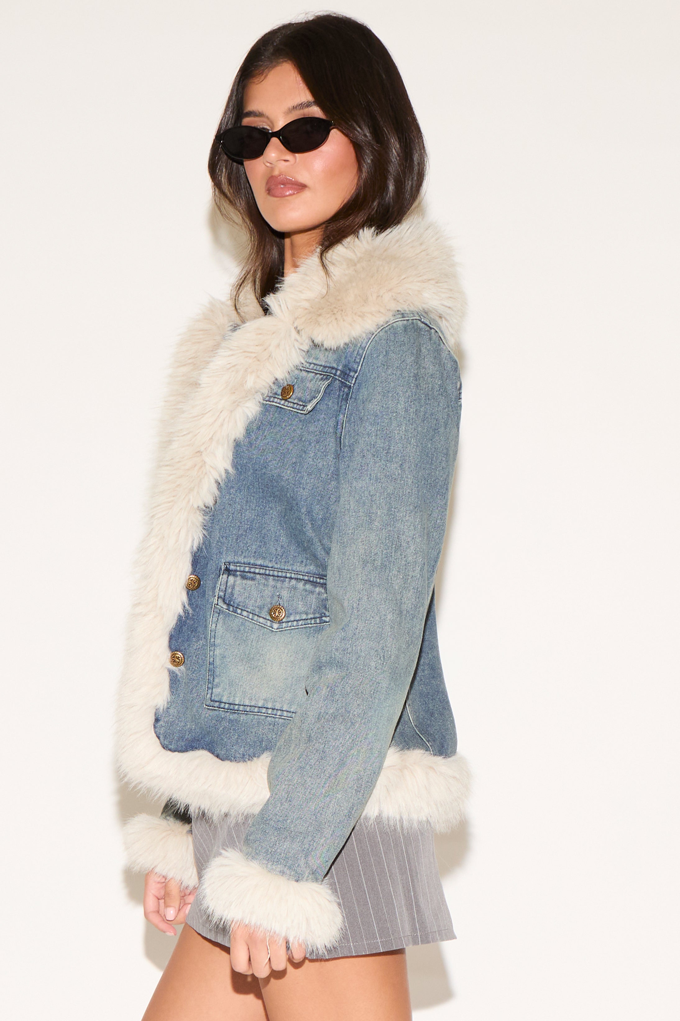 FAUX FUR TRIM DENIM JACKET WITH FRONT POCKETS