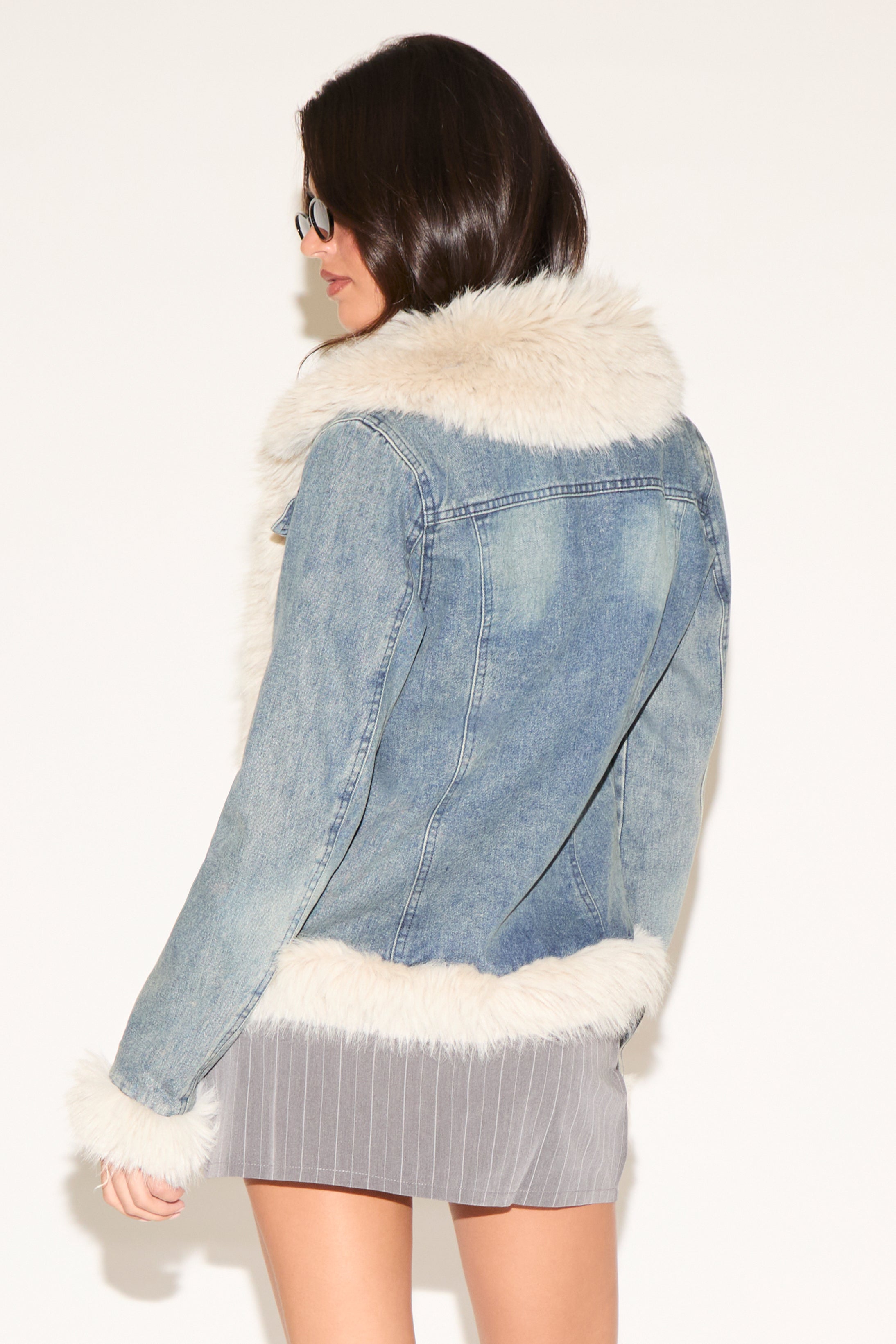 FAUX FUR TRIM DENIM JACKET WITH FRONT POCKETS