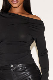 ASYMMETRIC OFF SHOULDER BODYCON LONG SLEEVE TOP