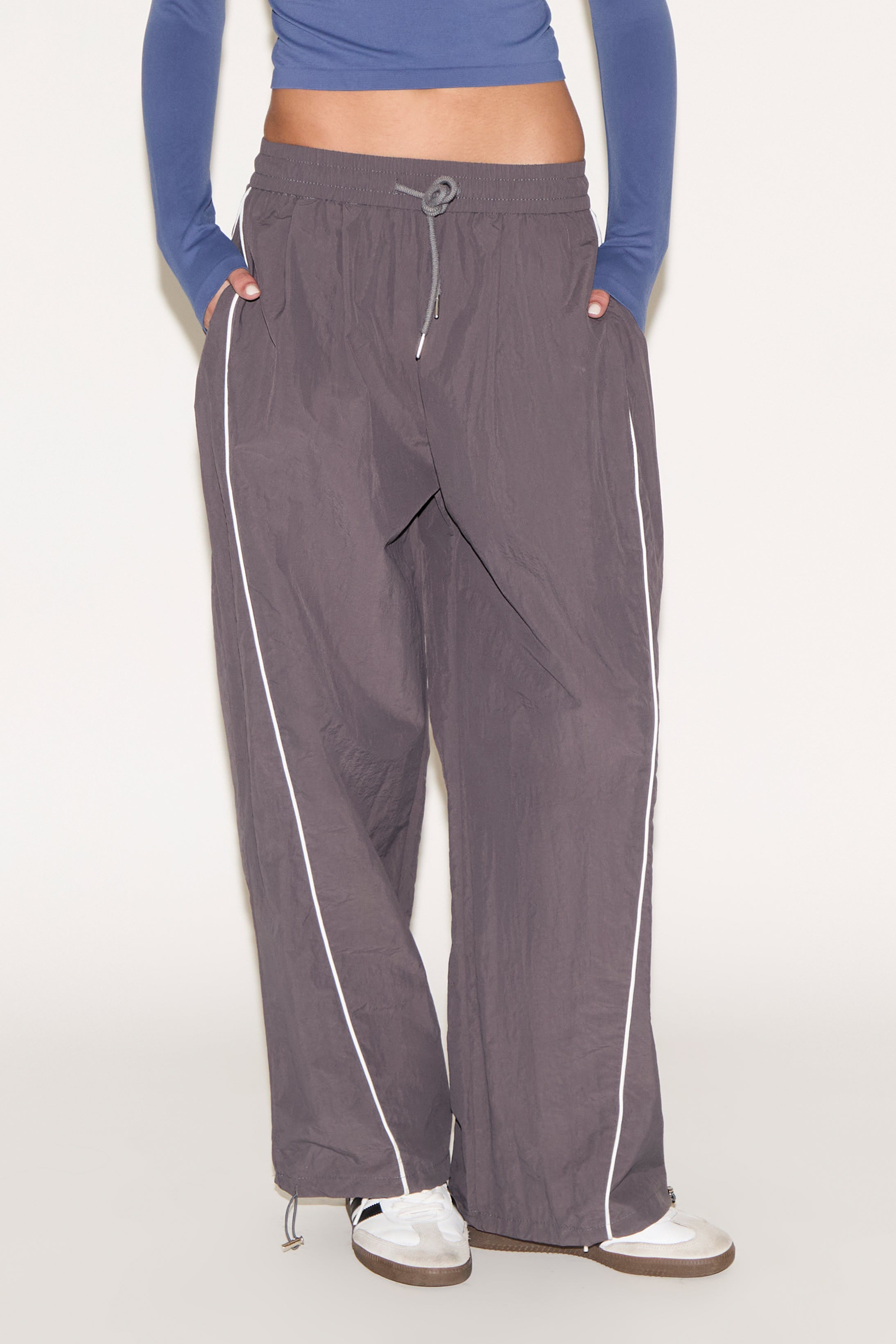 BAGGY WINDBREAKER PANT WITH STRIPE DETAIL
