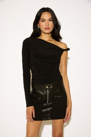 ONE TWIST SHOULDER BOAT NECK LONG SLEEVE TOP