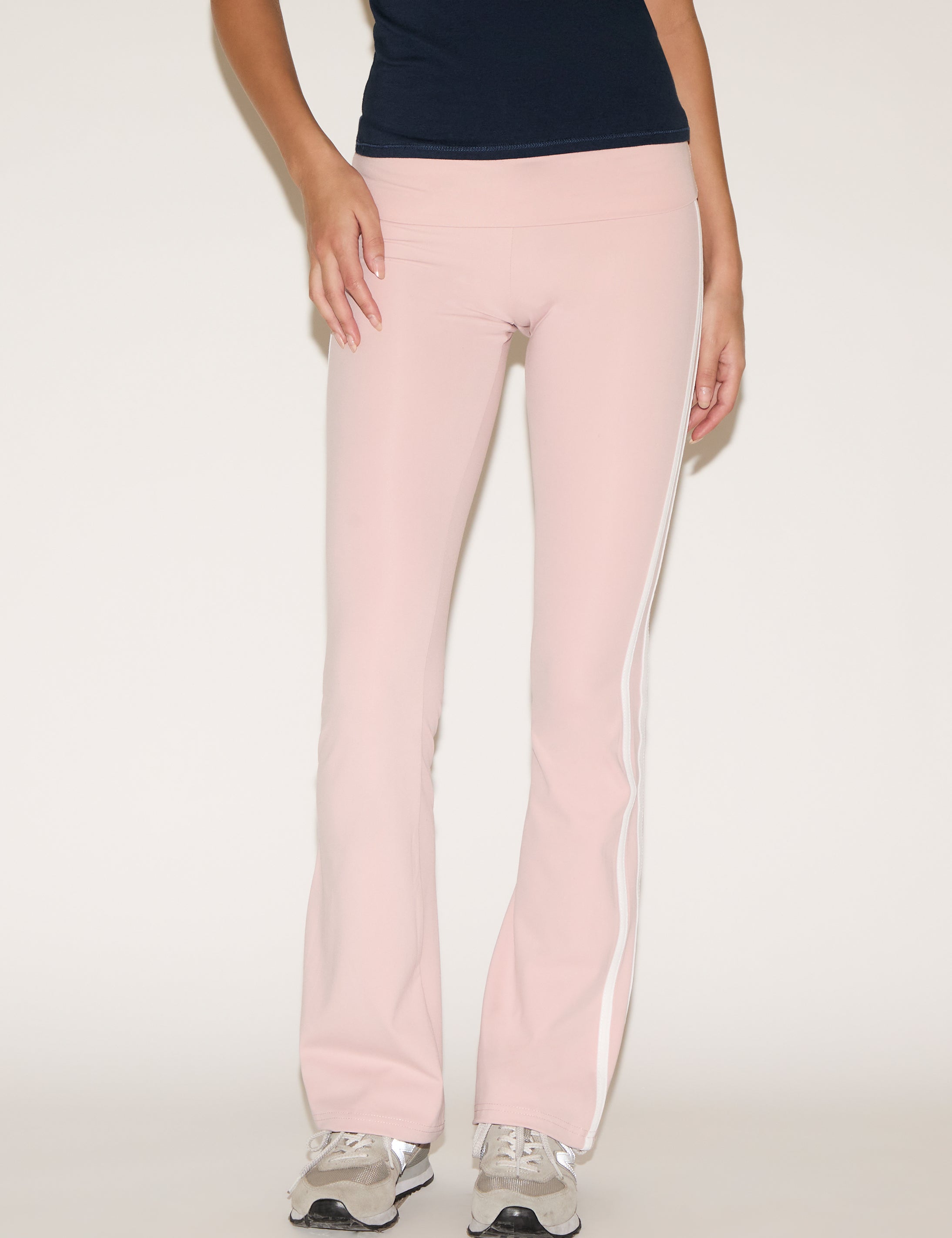 WIDE WAISTBAND SIDE STRIPES FLARE LEGGING
