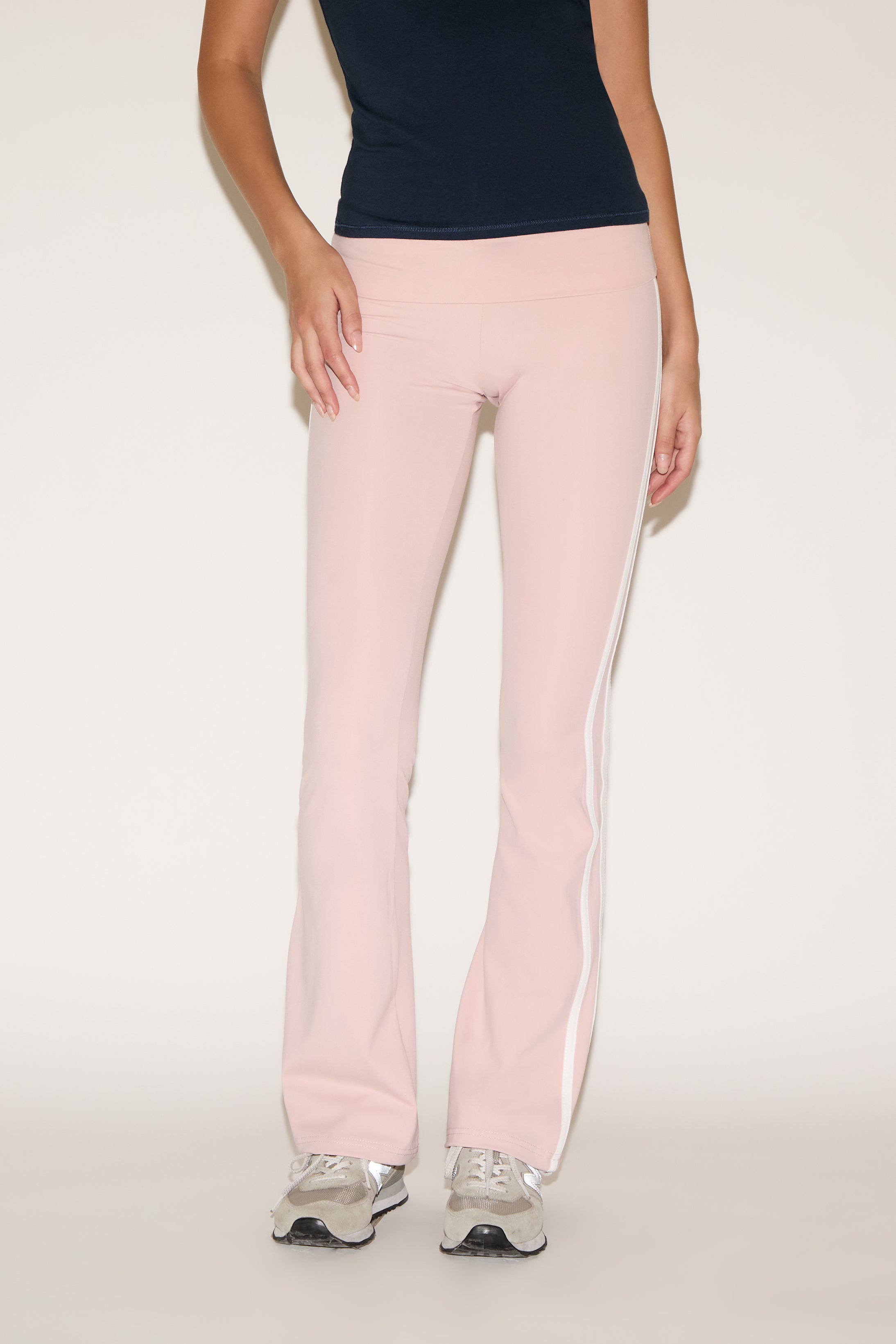 WIDE WAISTBAND SIDE STRIPES FLARE LEGGING
