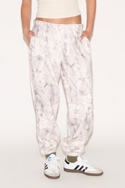 ELASTIC WAIST CAMO LEAVES PRINT PANT