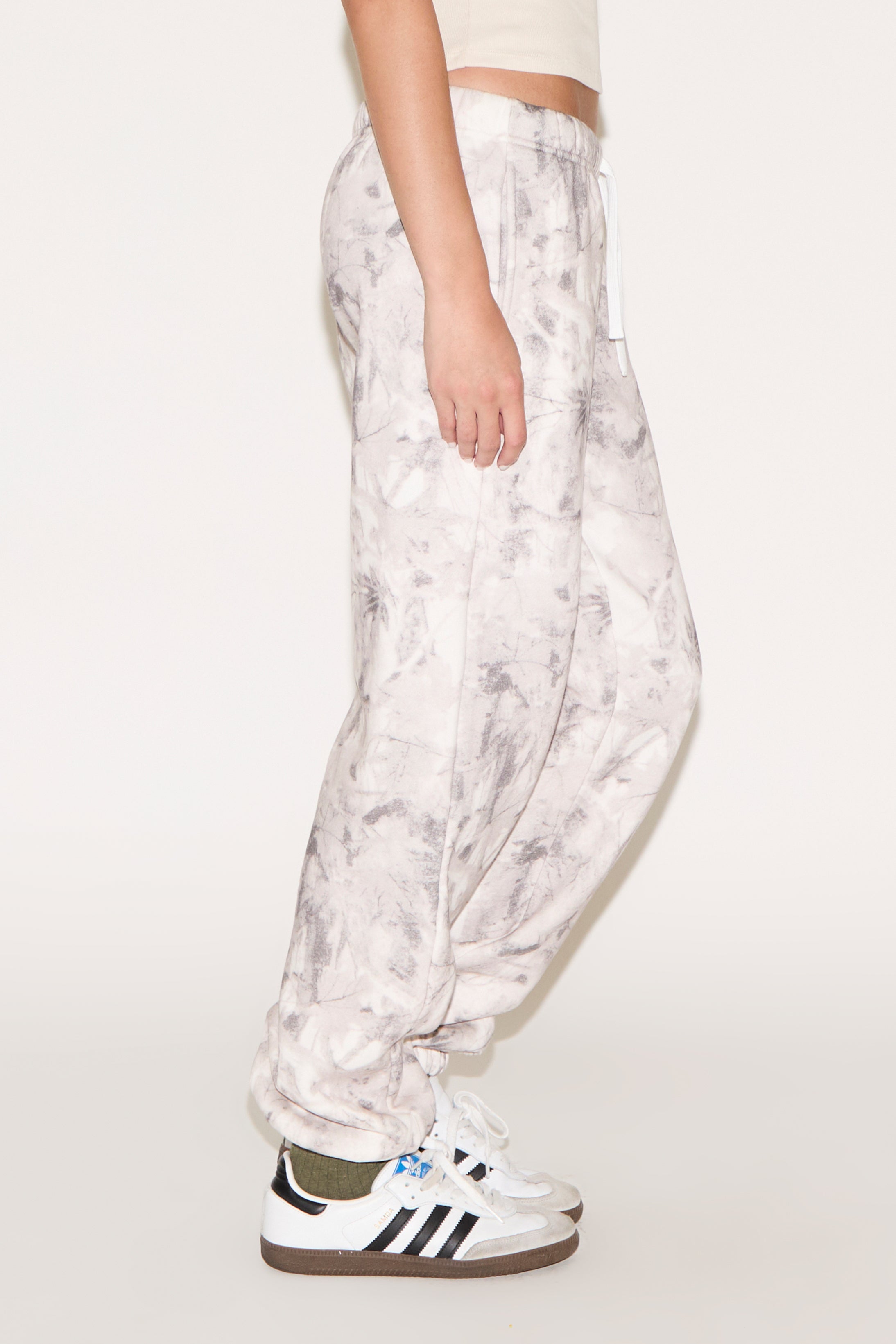 ELASTIC WAIST CAMO LEAVES PRINT PANT