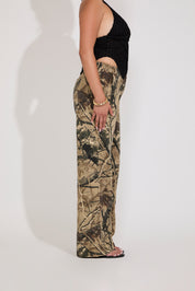 REAL CAMO PRINT MID RISE STRAIGHT LEG PANT