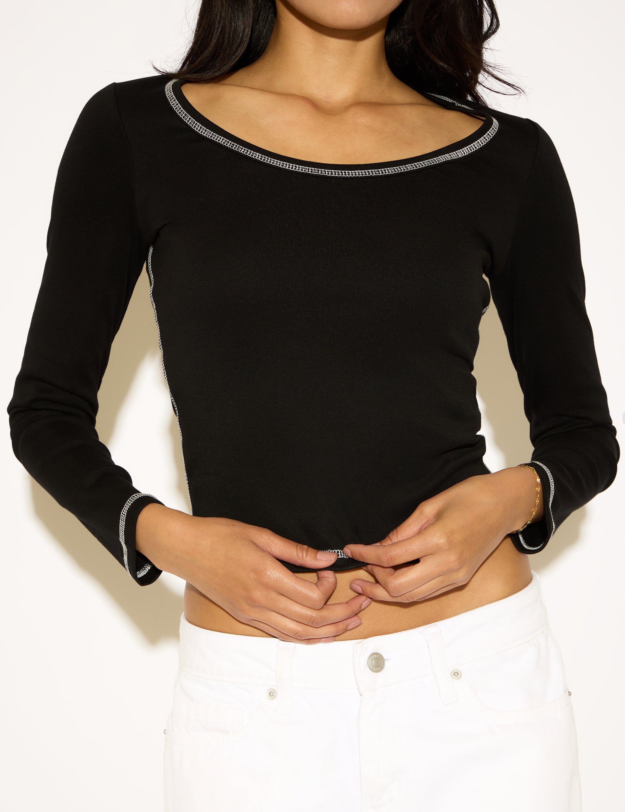 SCOOP NECK CONTRAST STITCHING LONG SLEEVE TOP