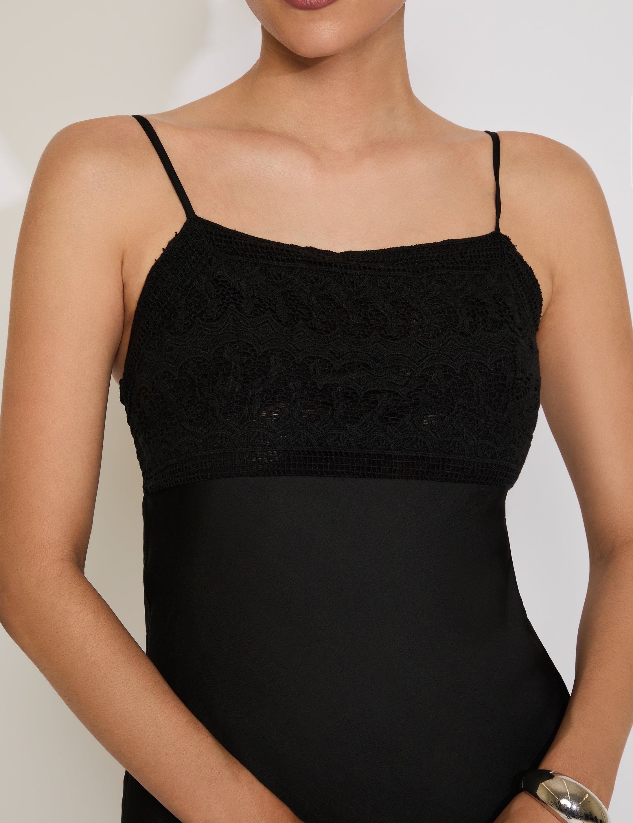 SLEEVELESS LACE BRA TOP SLIM FIT MIDI DRESS