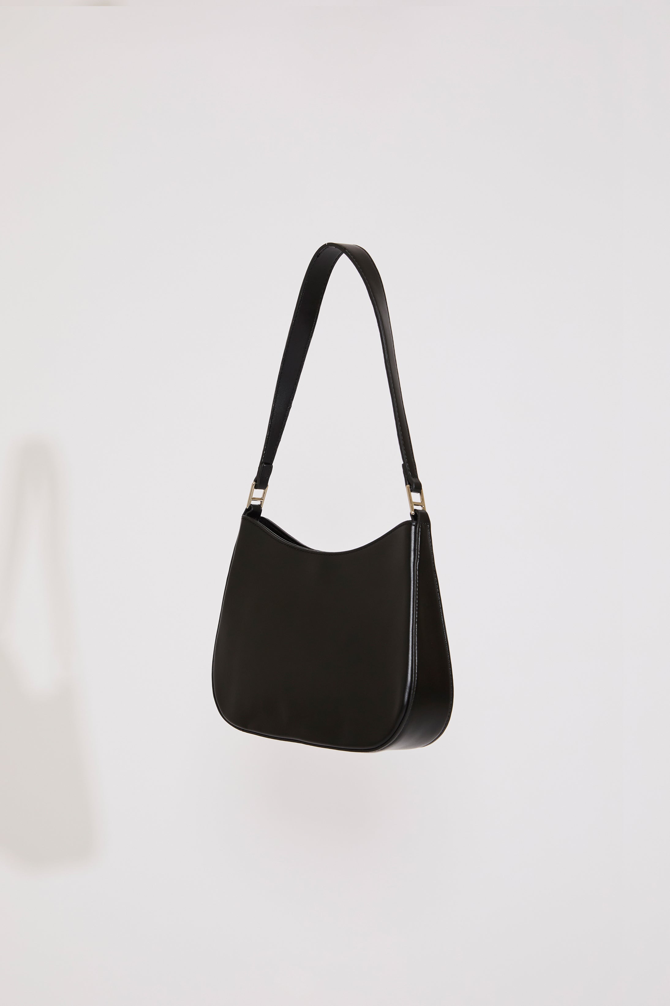 VEGAN LEATHER SHOULDER BAG W GUSSET