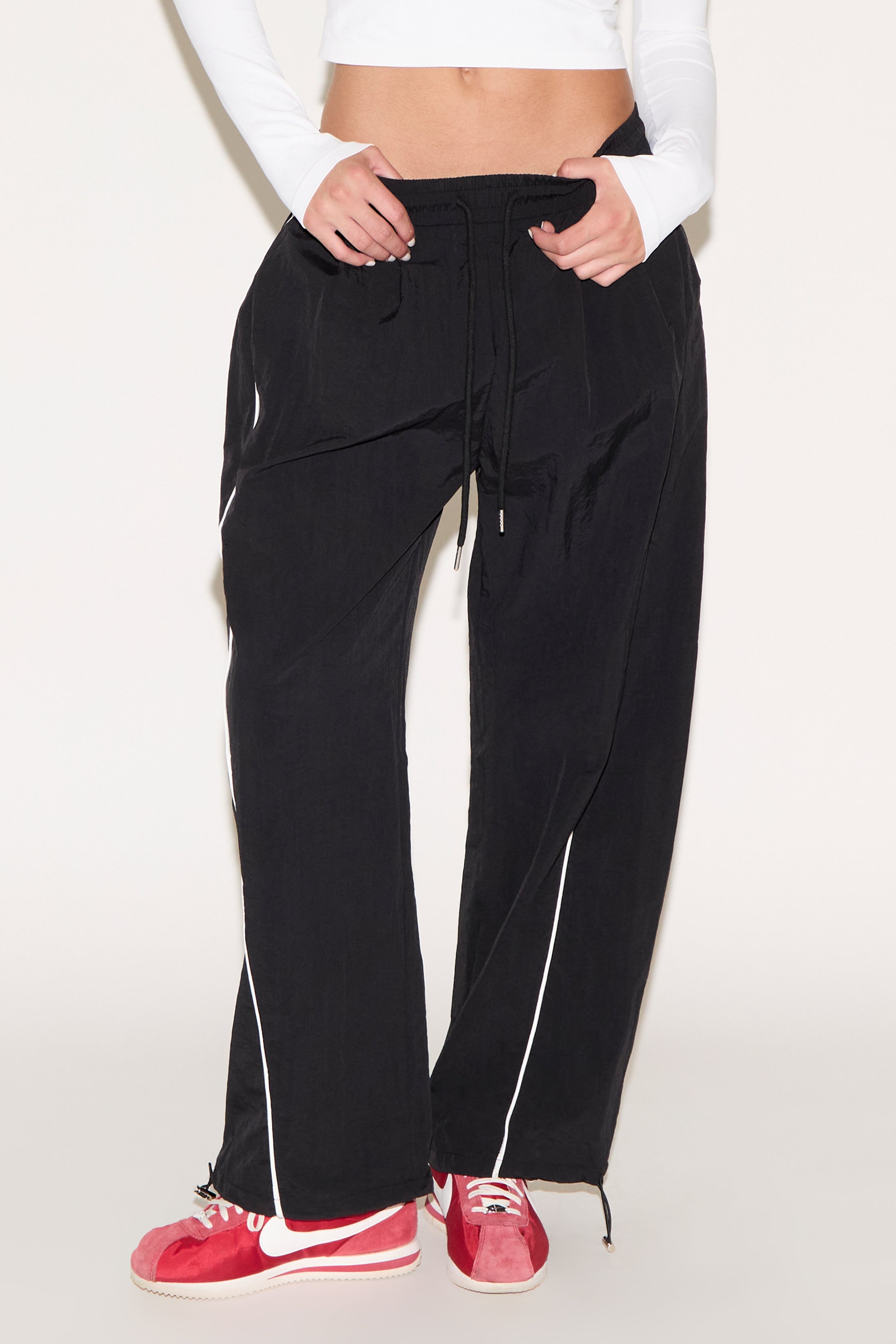 BAGGY WINDBREAKER PANT WITH STRIPE DETAIL