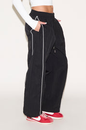 BAGGY WINDBREAKER PANT WITH STRIPE DETAIL
