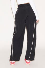 BAGGY WINDBREAKER PANT WITH STRIPE DETAIL
