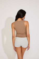 SCOOP NECK SEAMLESS SLEEVELESS TOP