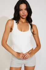 SCOOP NECK SEAMLESS SLEEVELESS TOP