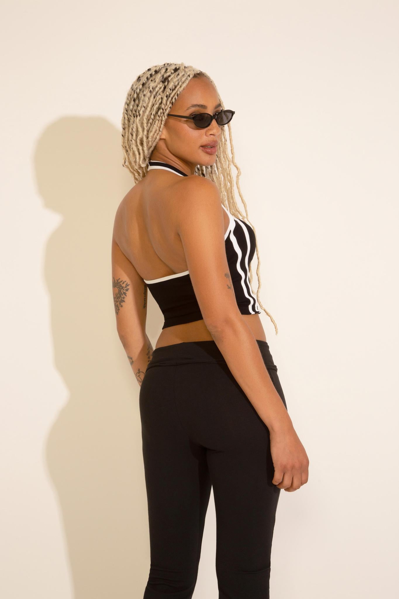HALTER NECK CONTRAST BINDING SEAMLESS TOP