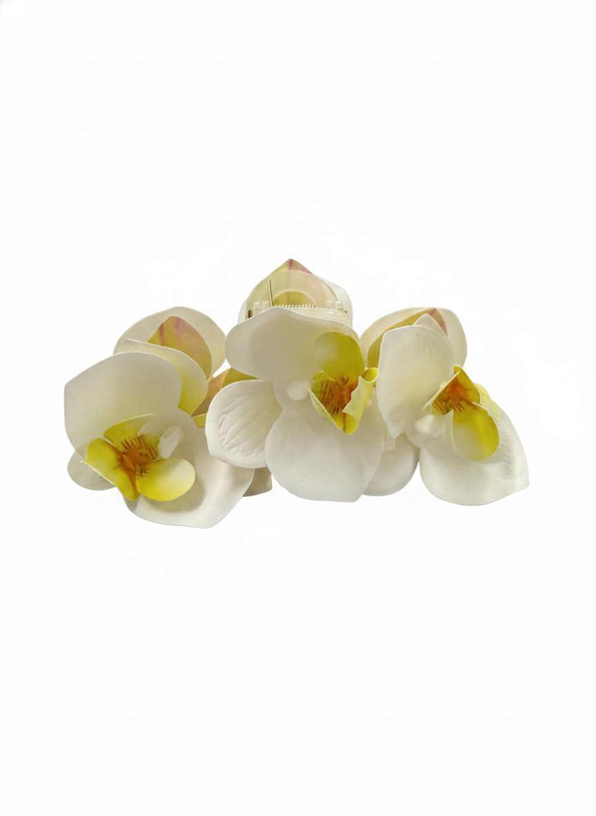 A white TRIPLE FLOWER CLAW CLIP on a white background.