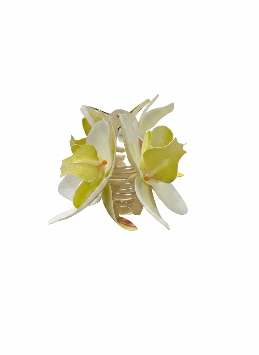 A white TRIPLE FLOWER CLAW CLIP on a white background.