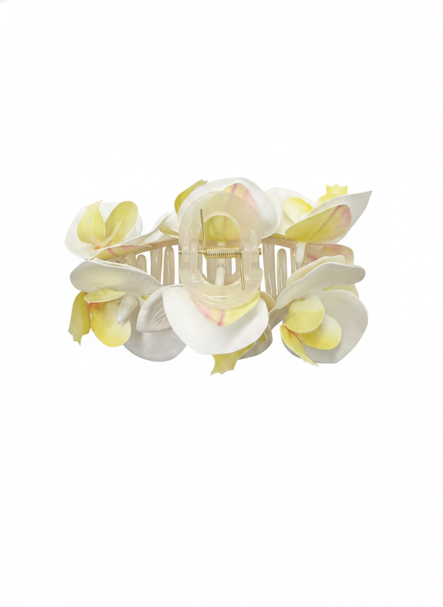 A white TRIPLE FLOWER CLAW CLIP on a white background.