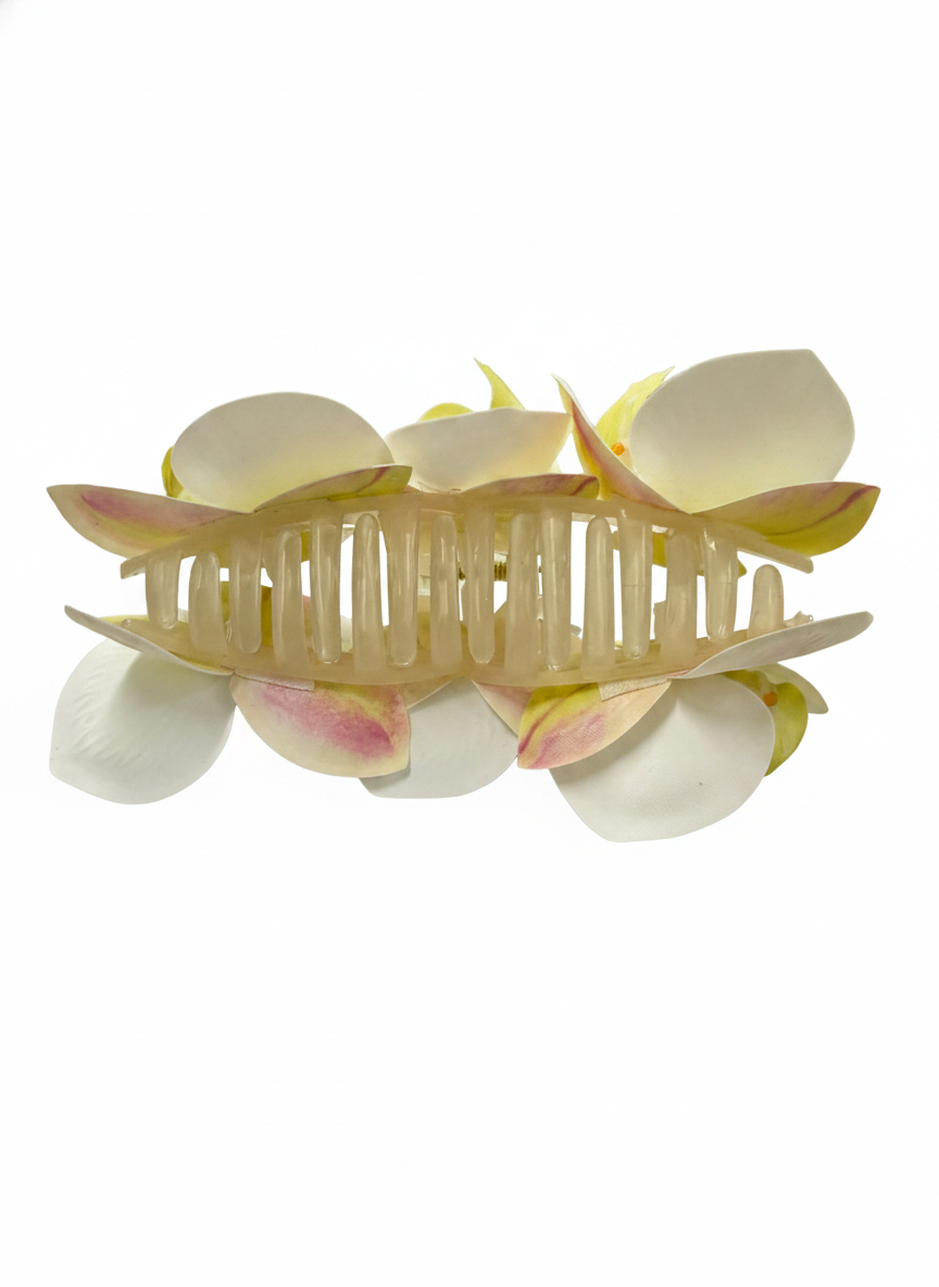 A white TRIPLE FLOWER CLAW CLIP on a white background.